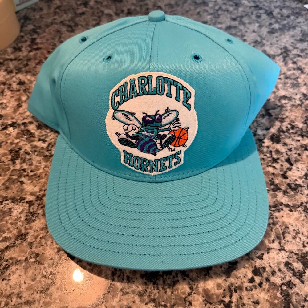 Vintage Charlotte Hornets Snapback Hat